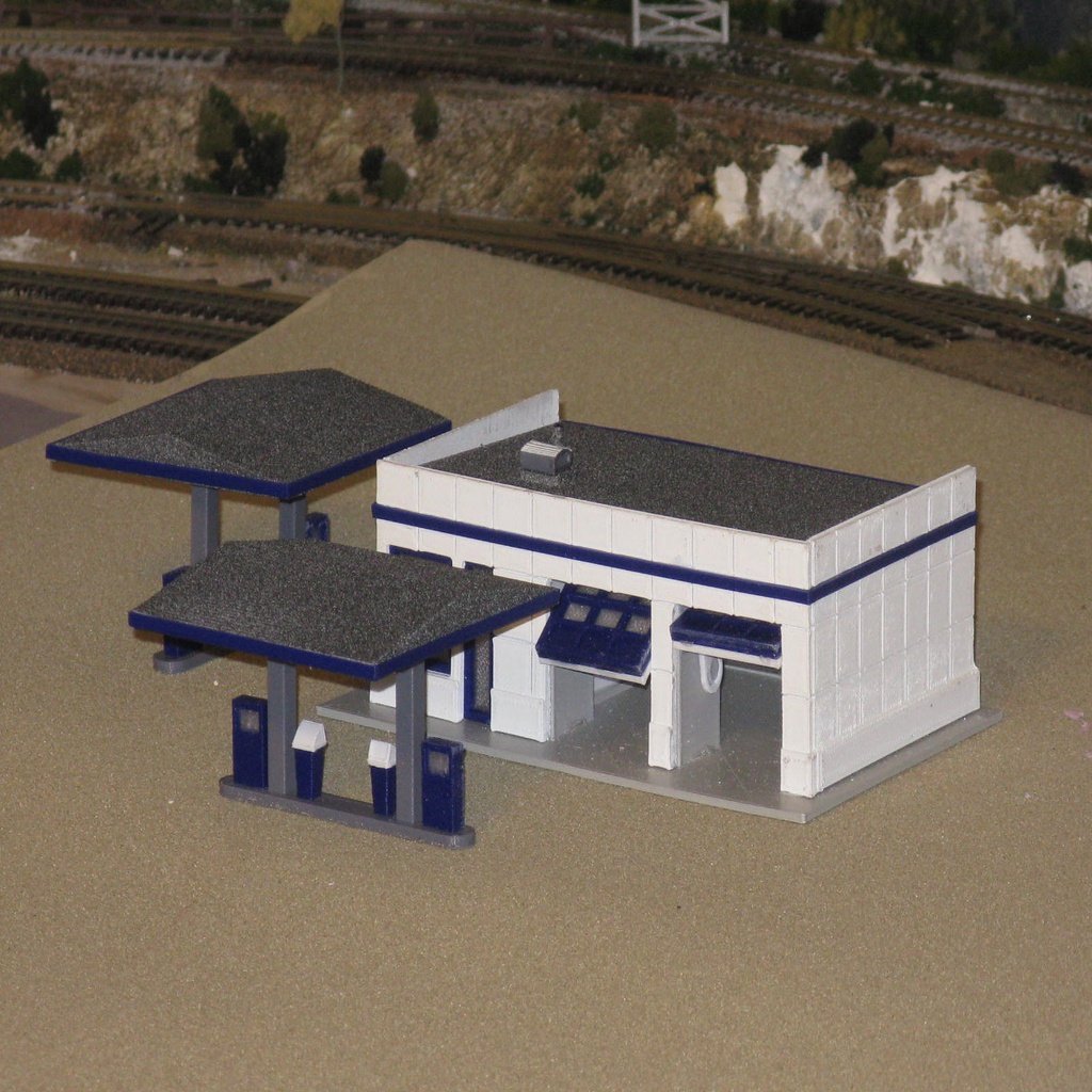 HO Scale Service Station with Opening Doors