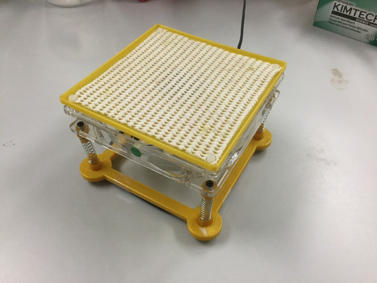 Lab plate vortex/shaker from a 140 mm fan