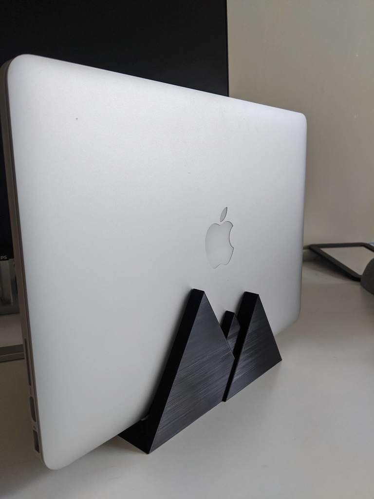 Clamshell Macbook stand