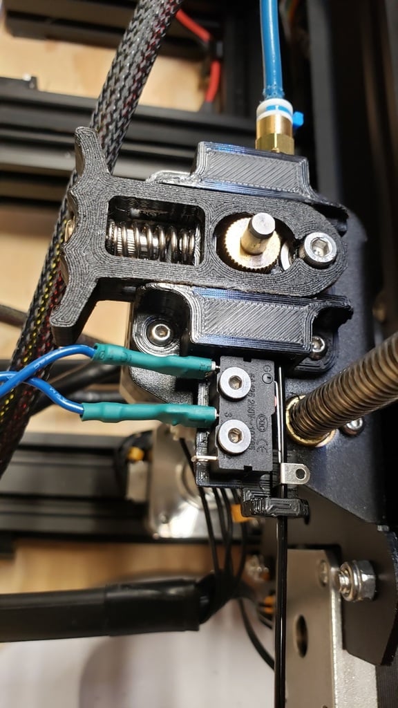 Extruder with attached filament sensor