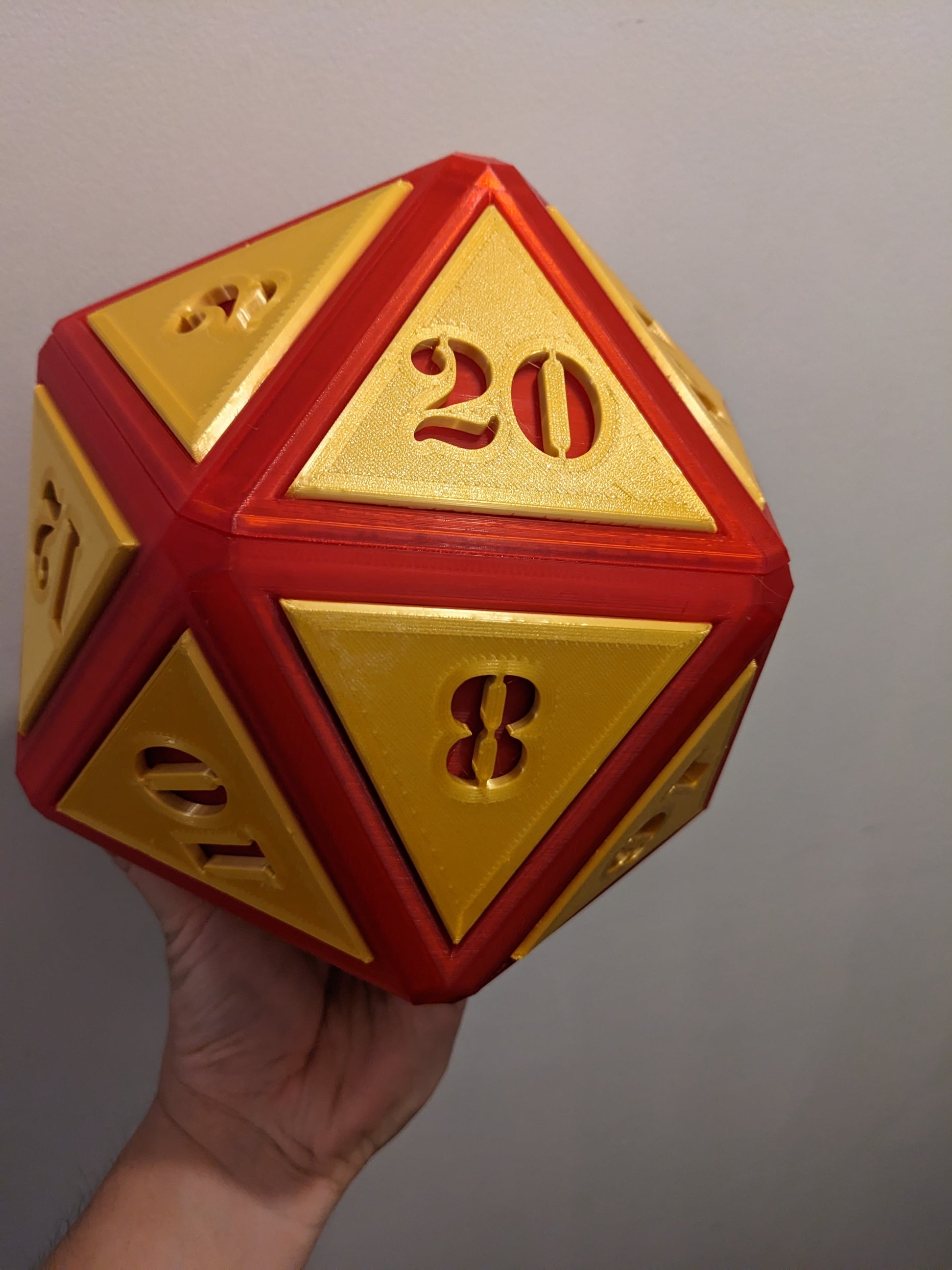 D20 hinged box