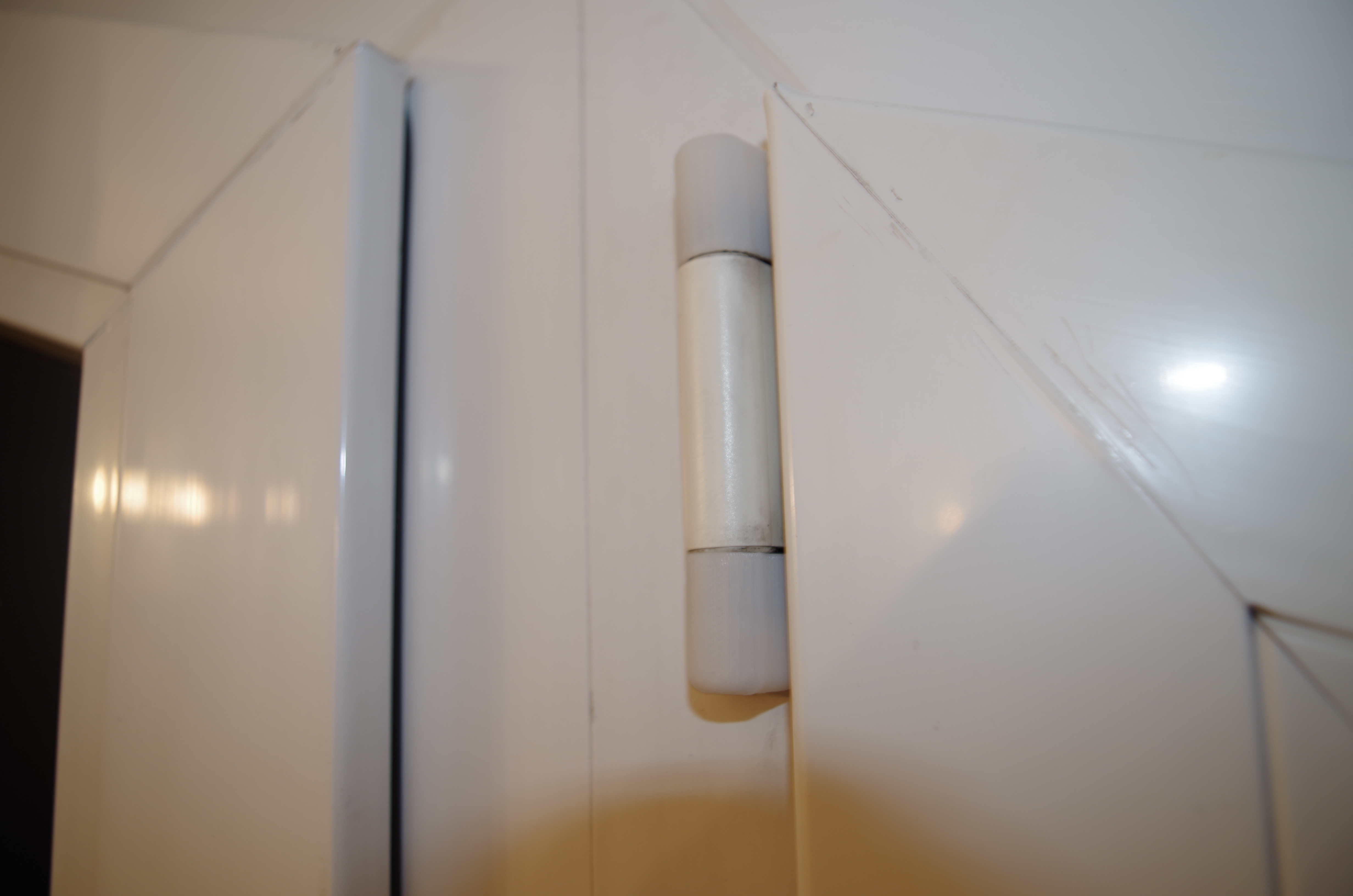 window hinge top