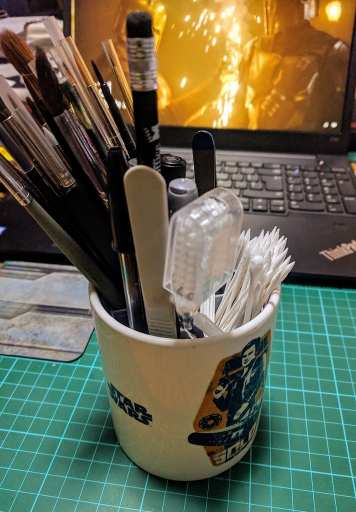 Brush/pen holder for mugs