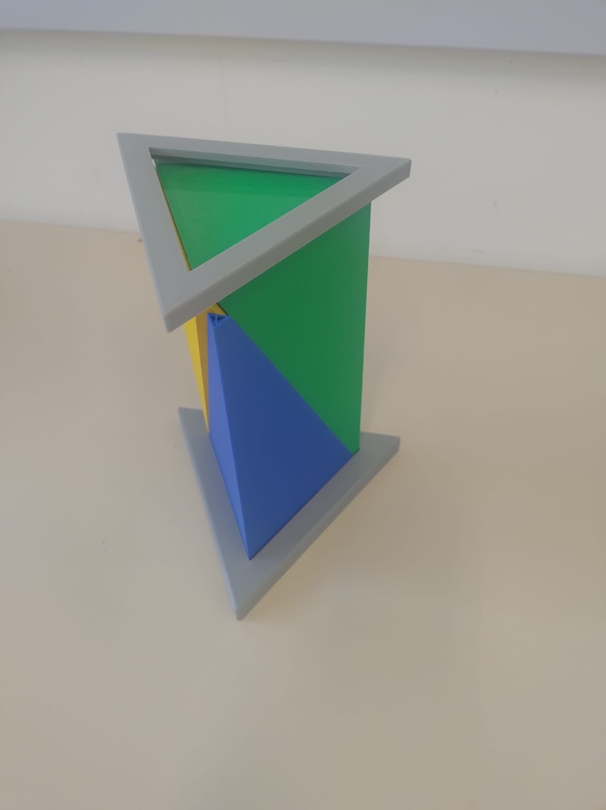 Kit Didatico de Geometria Espacial: Prisma e Piramides - Dissectible Triangular Prism - 1/3 Pyramid Volume Demo