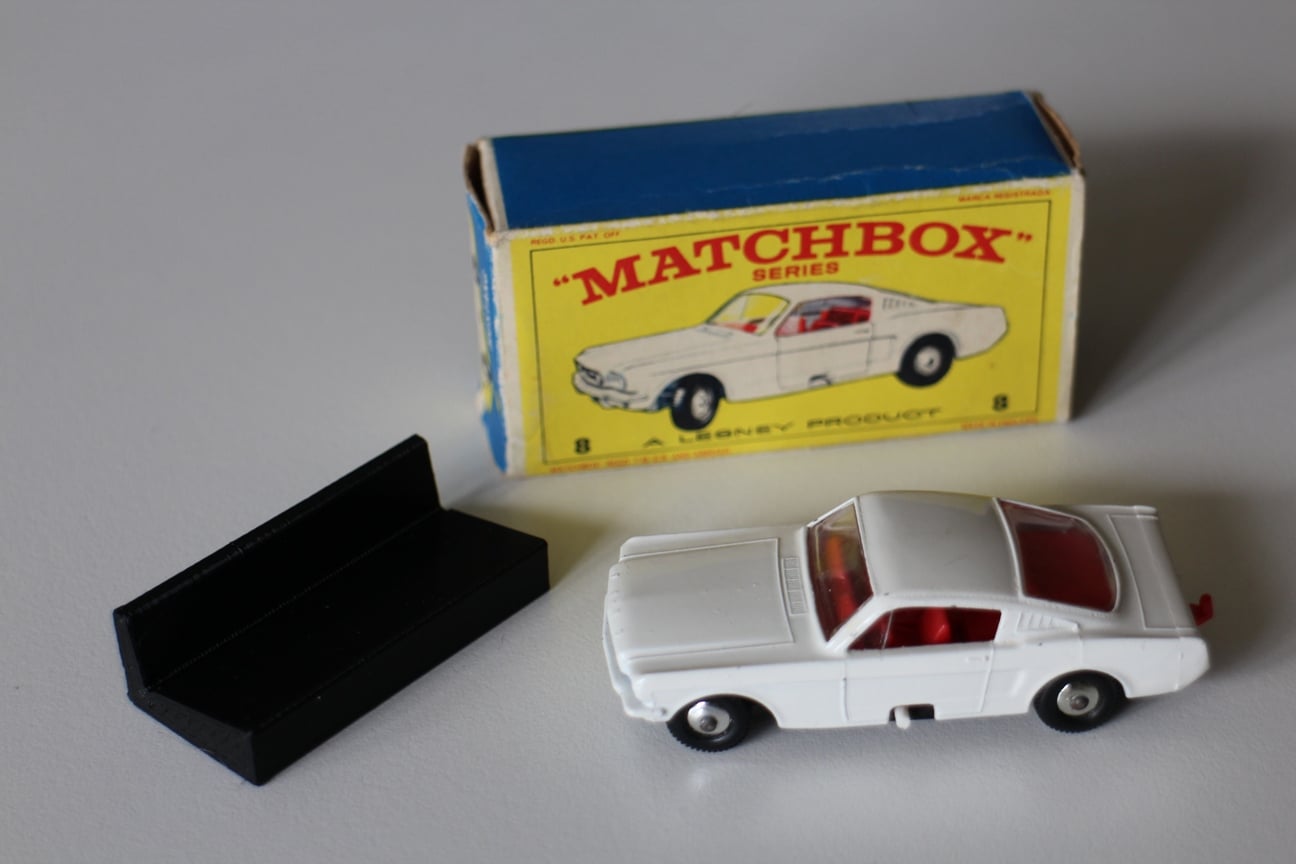 Matchbox 1-75 box stand