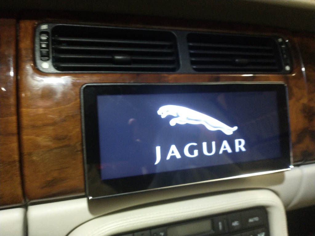 Joying Head Unit Screen Mount for Jaguar XK8/XKR (x100)