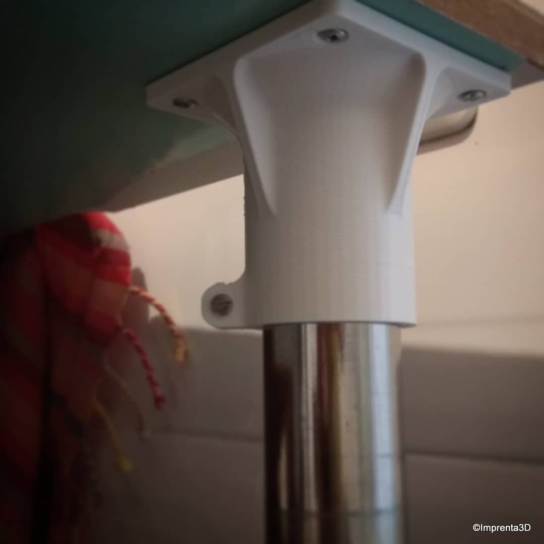 Coupler for table leg