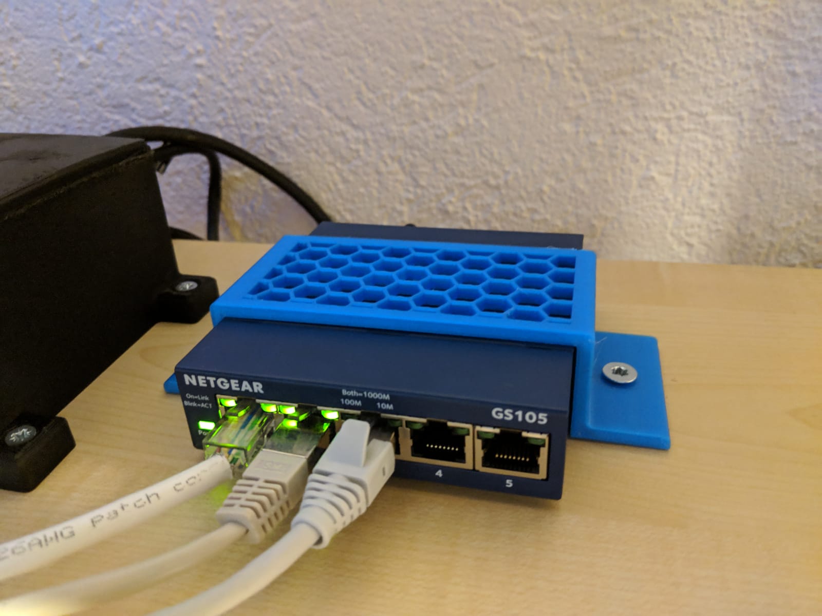 Netgear 5 Port (GS105) Switch holder