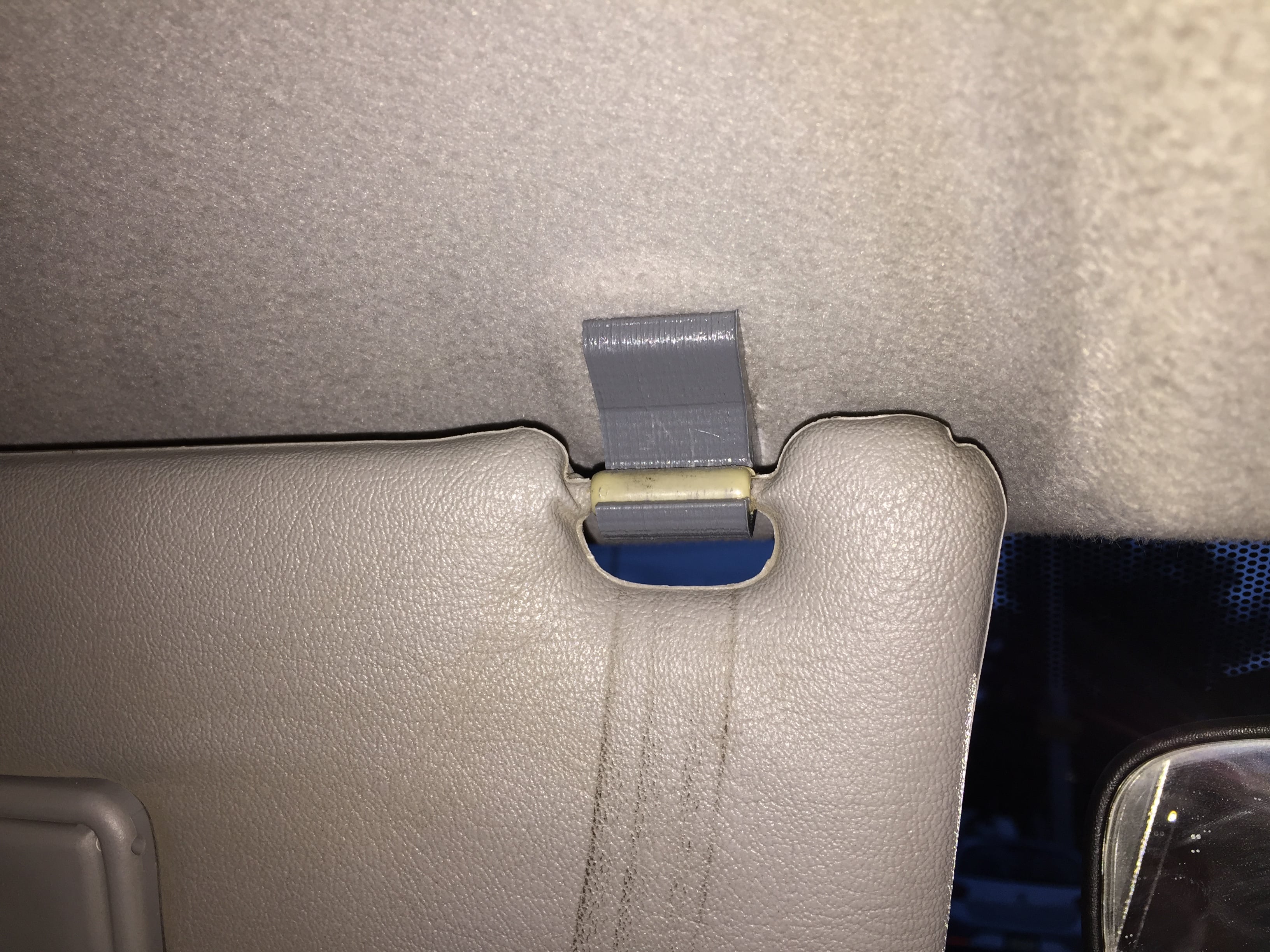 CLIP DE VISERA PARA LANCER MITSUBISHI 96