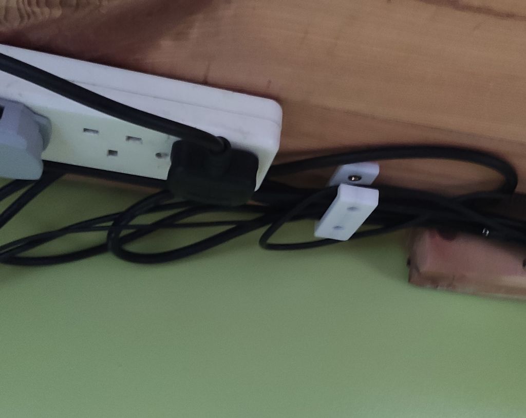 Under desk wire tidy clamp/clip
