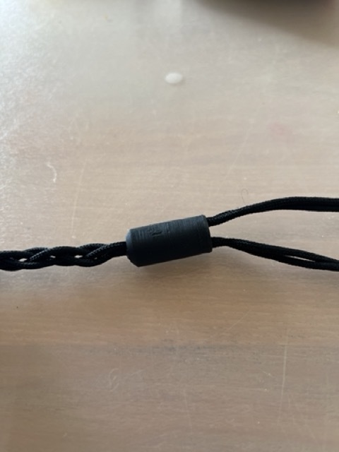Headphone cable splitter