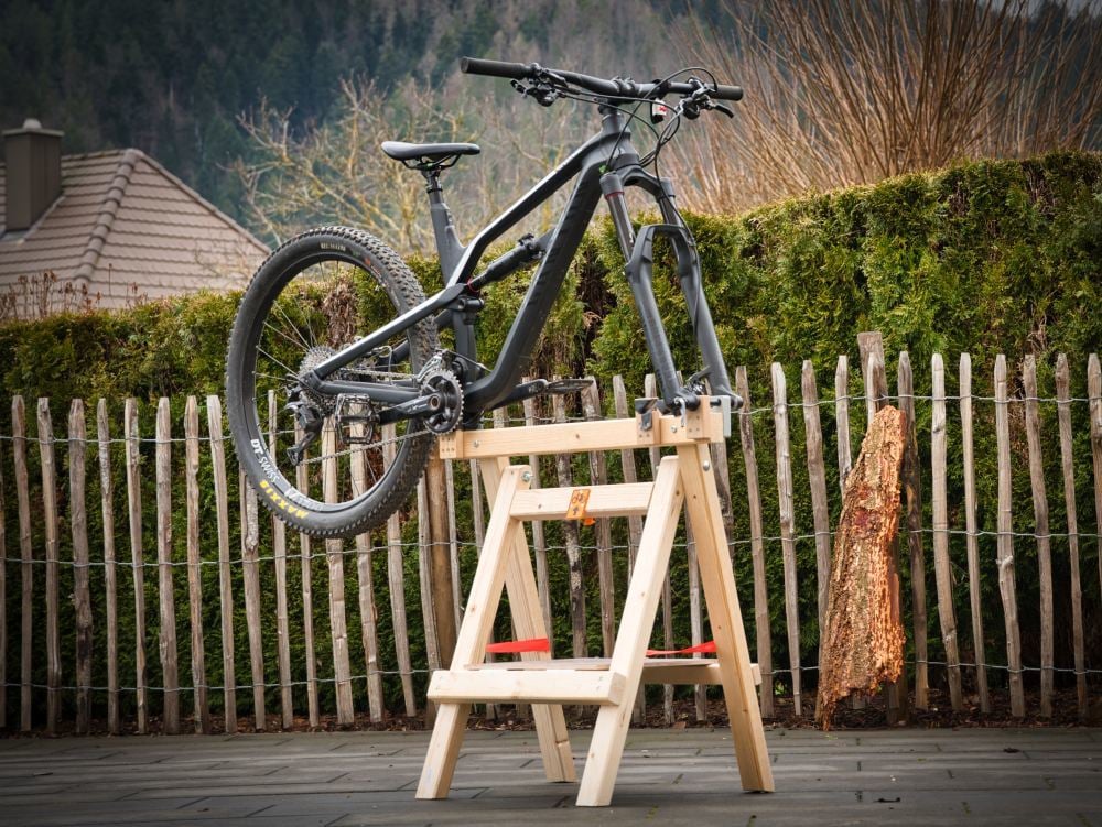 Simple Bike Assembly/Repair Stand 