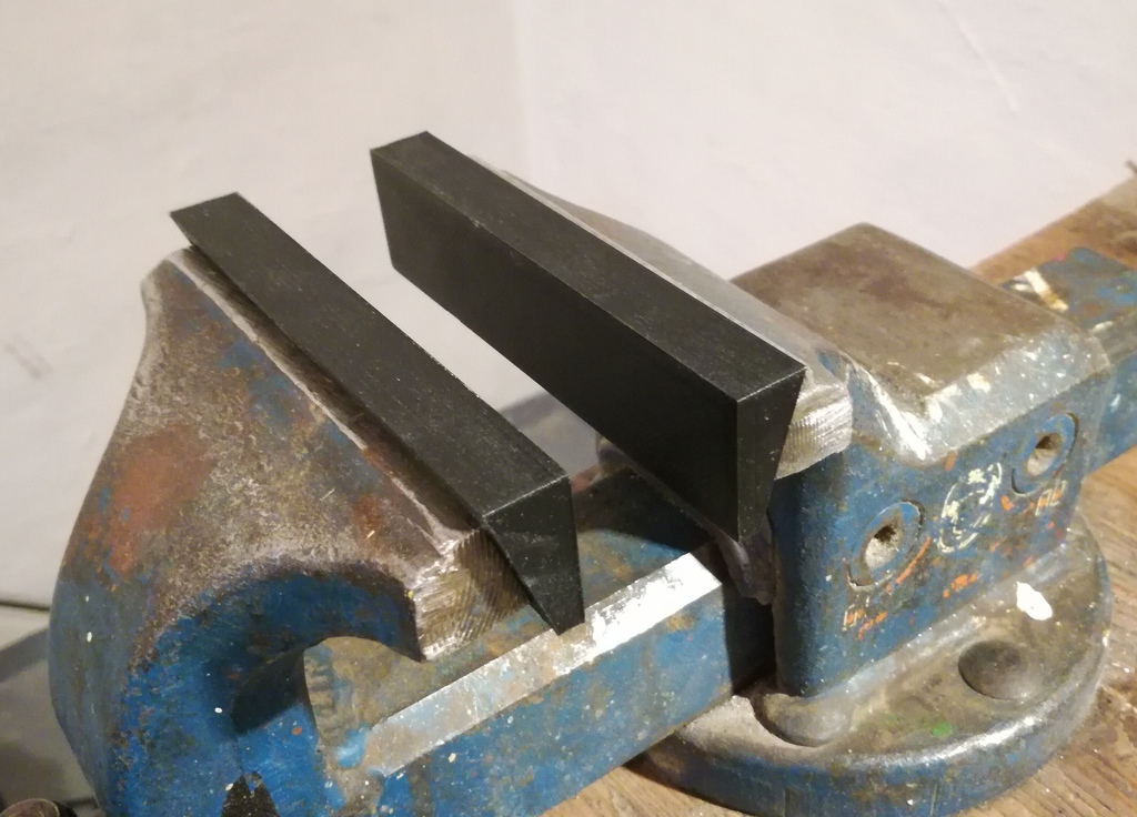 vice jaw with magnets