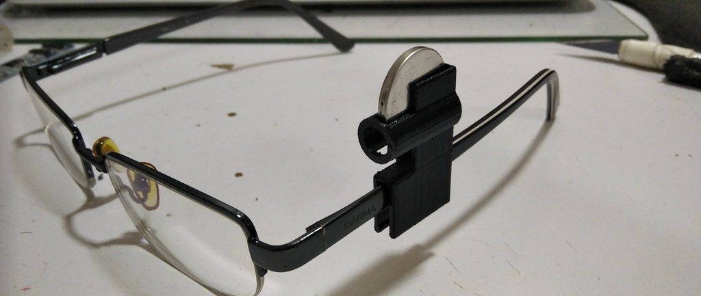 LUZ LED PARA GAFAS DE LECTURA  3D model