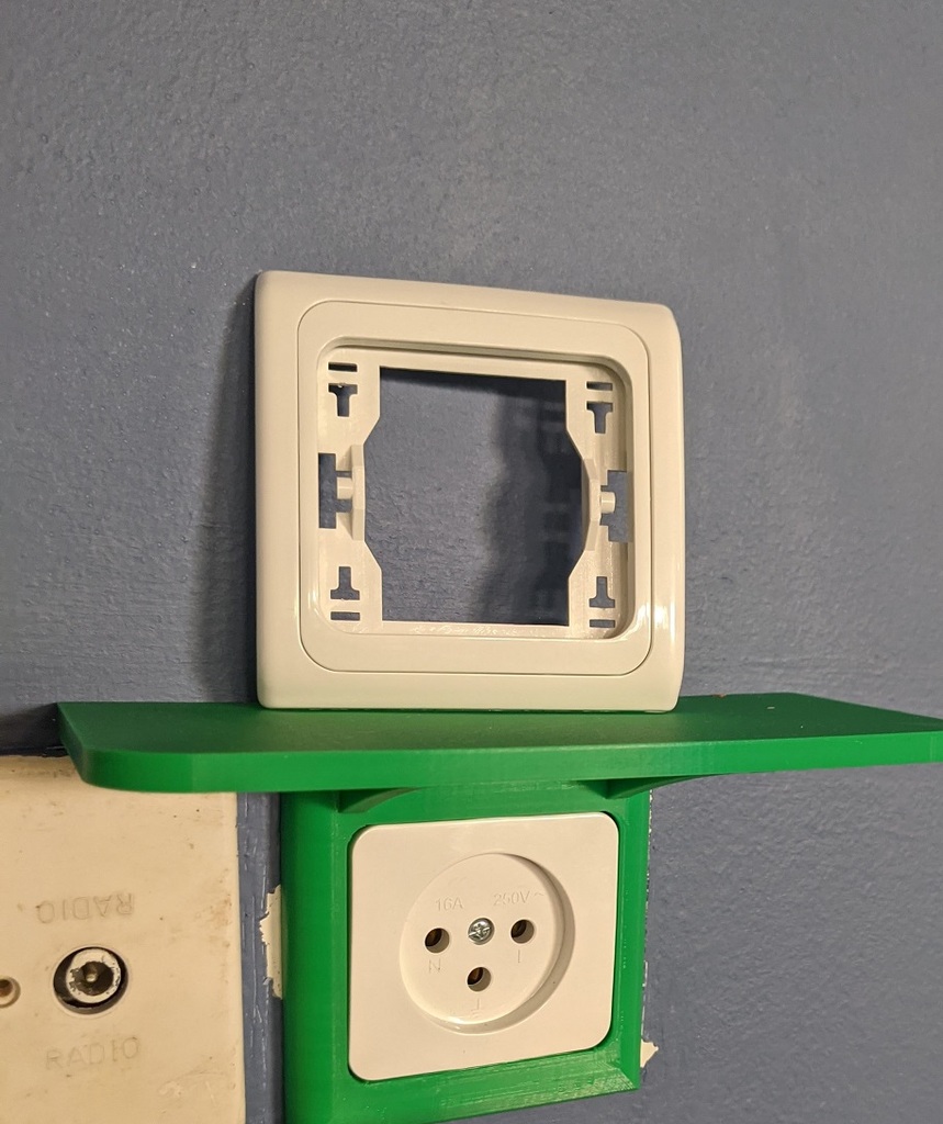 Israeli power outlet tray