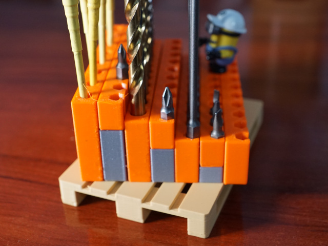 Spacers, pallet compatible