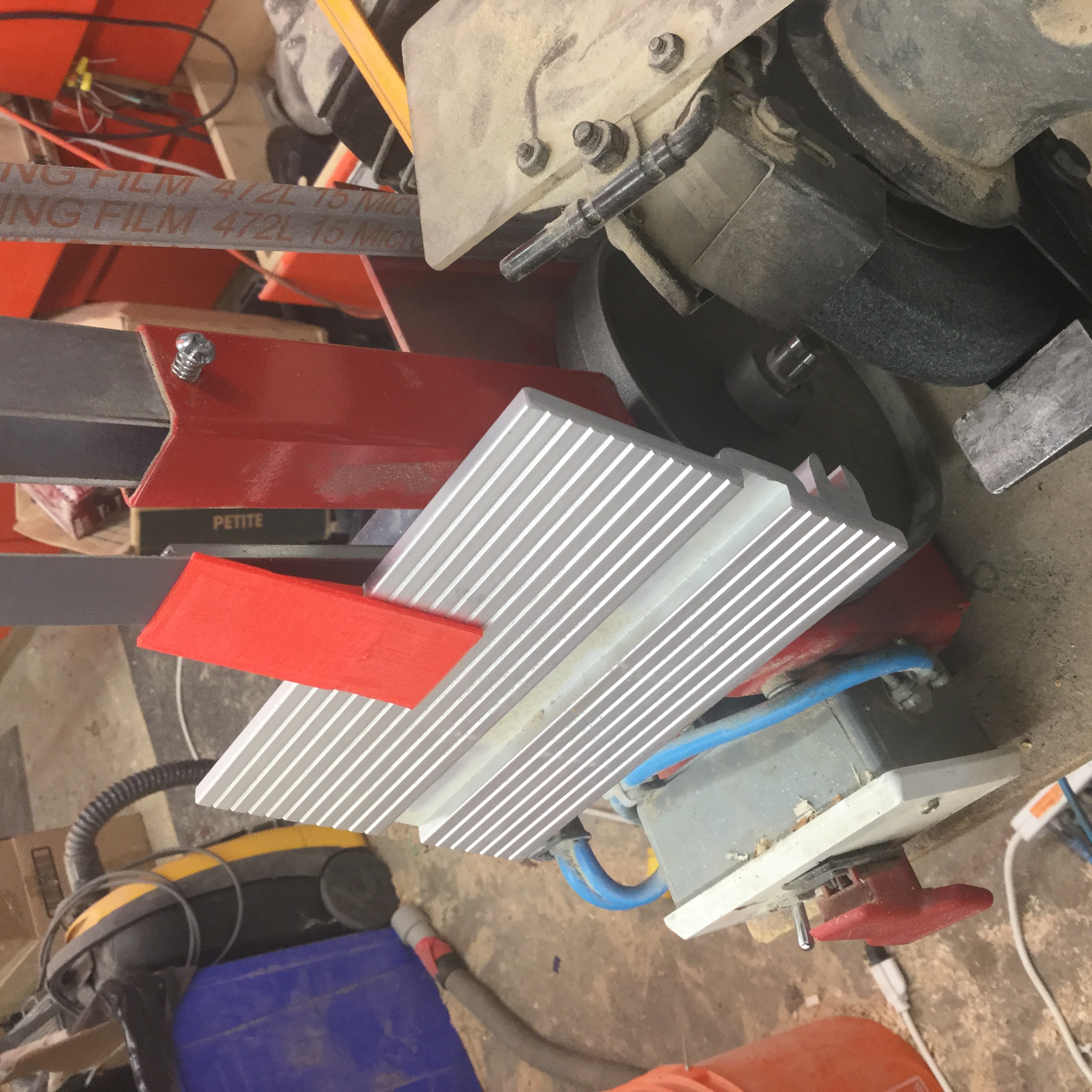 Knife sharpening angle insert for Lee Valley belt sharpener