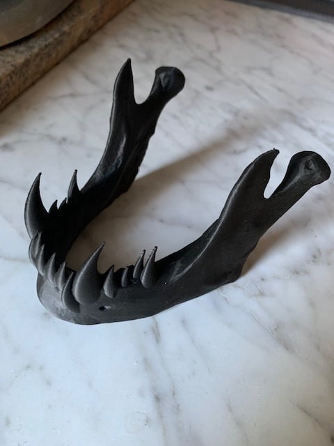Fangs phone stand