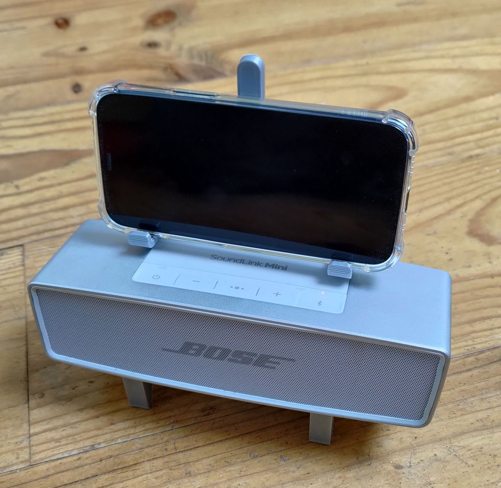 Video stand for Bose Soundlink Mini II
