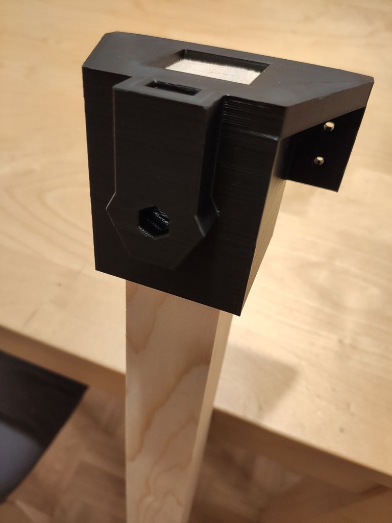 Table leg holder for modules with 40 mm wooden strips