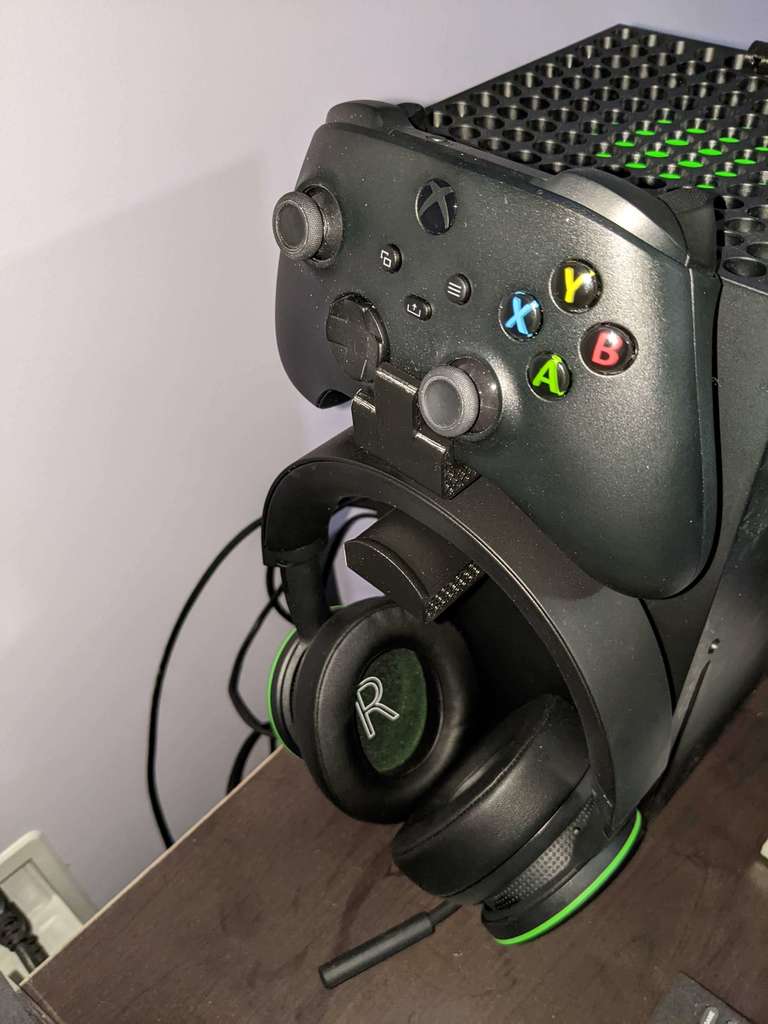 Xbox Series X Controller and Headset Hangar - Beefy