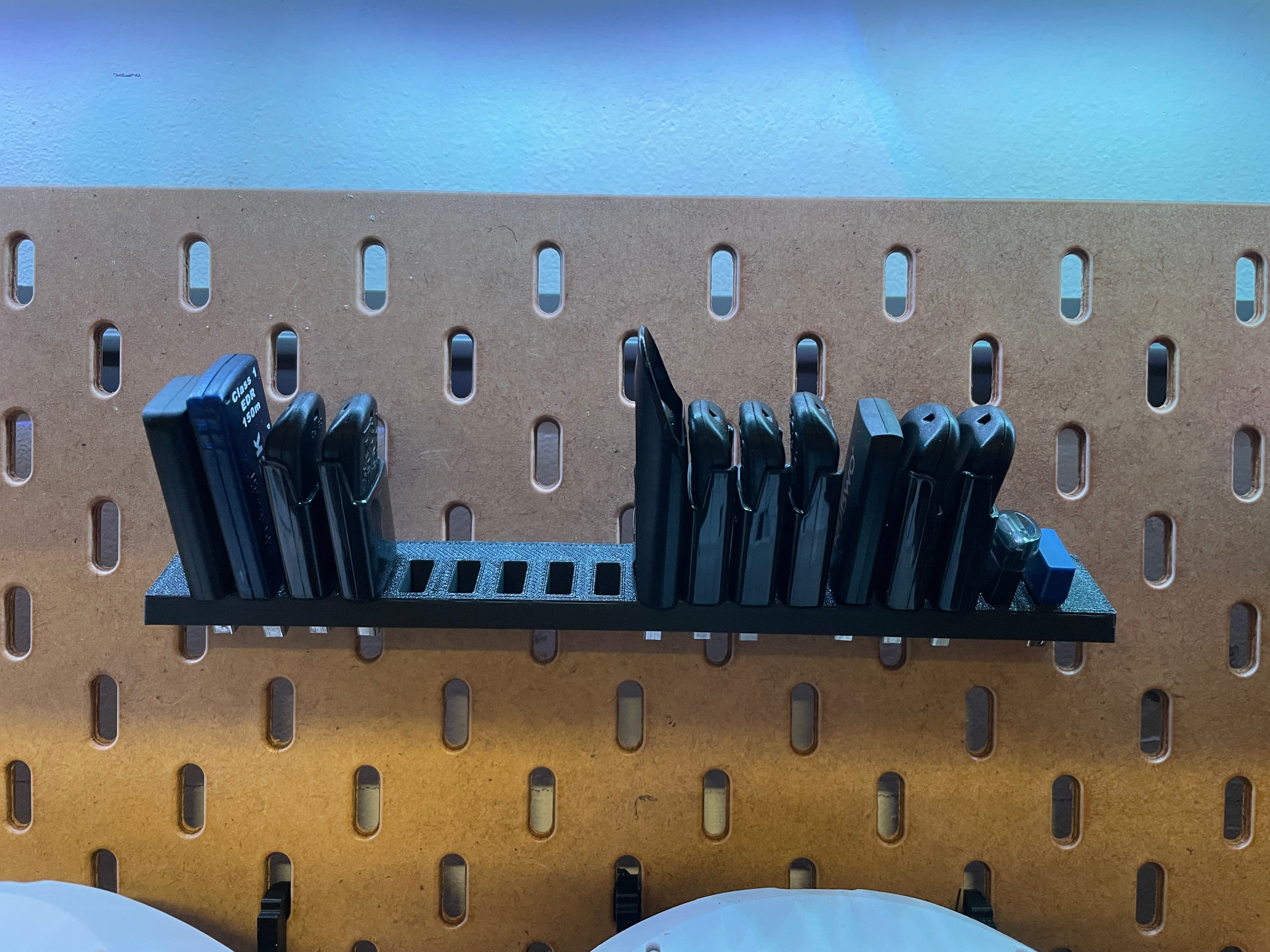 IKEA SKADIS(SKÅDIS) USB-Stick Halter (Holder) Storage  18-fach  2 abgerundete Haken | OpenSCAD