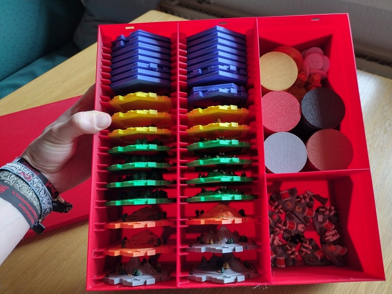 Box for Catan with Interlocking Tiles