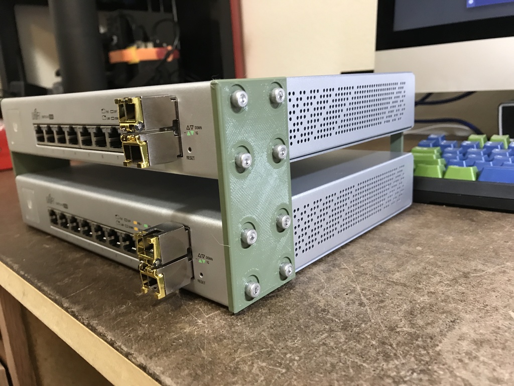 Ubiquiti Unify US-8-150W switch stacker