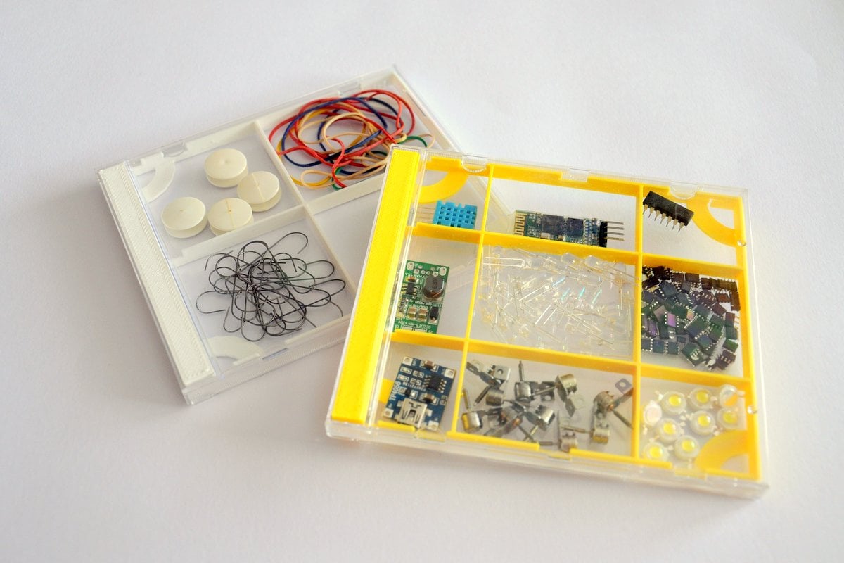 Customizable CD/DVD case organizer