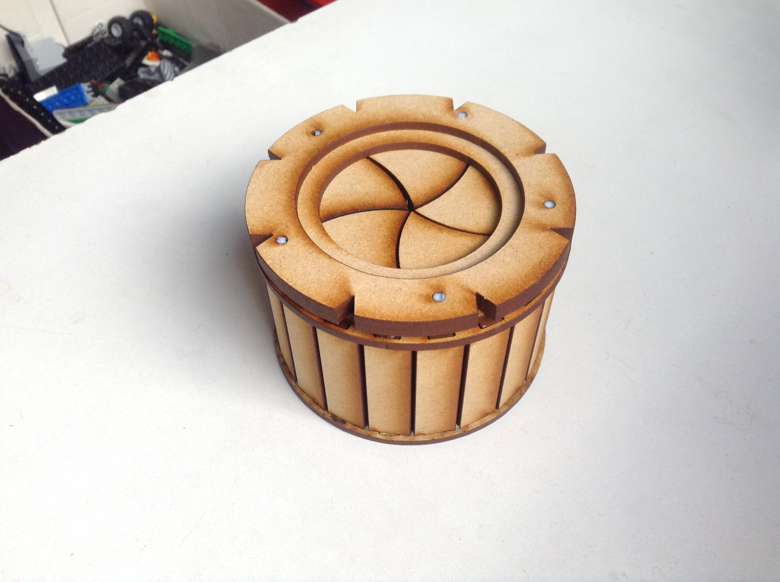 Lasercut iris box V1
