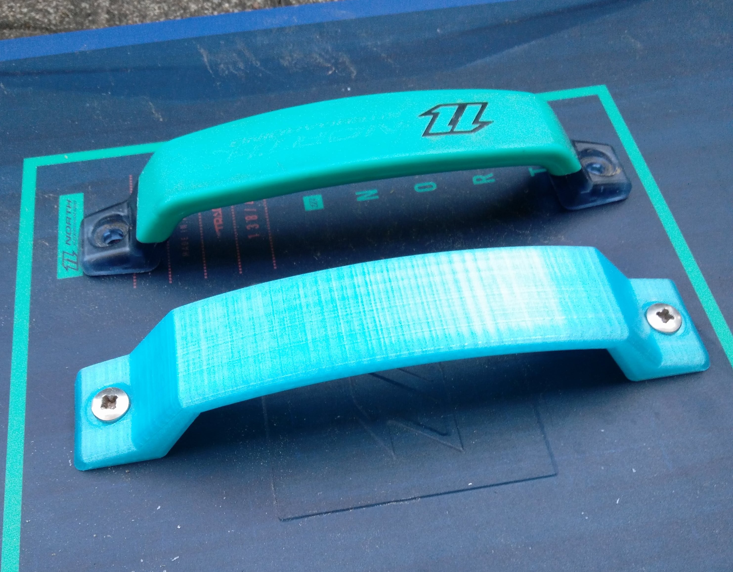 Kiteboard grab handle