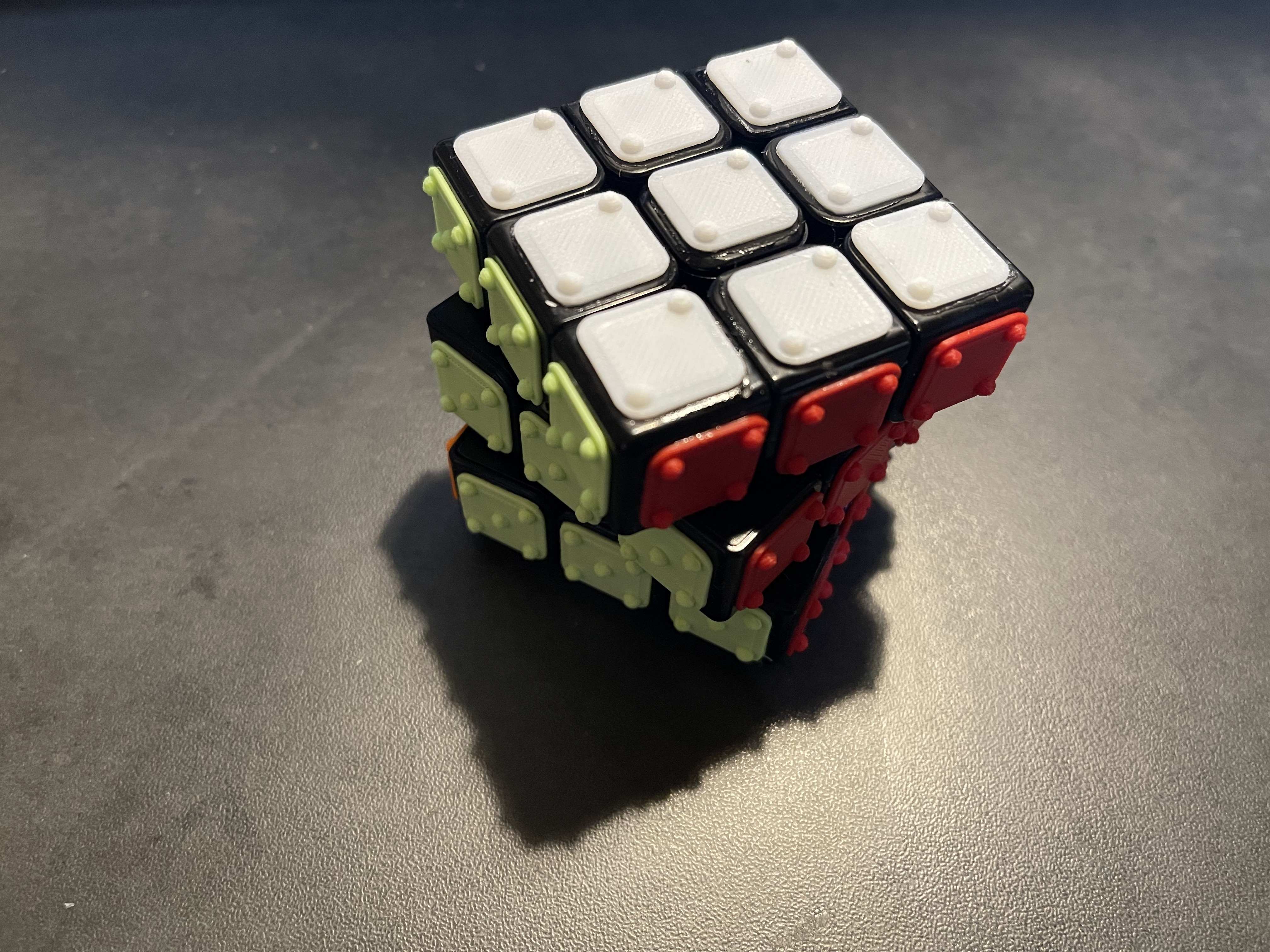 Rubik's cube pour mal voyants