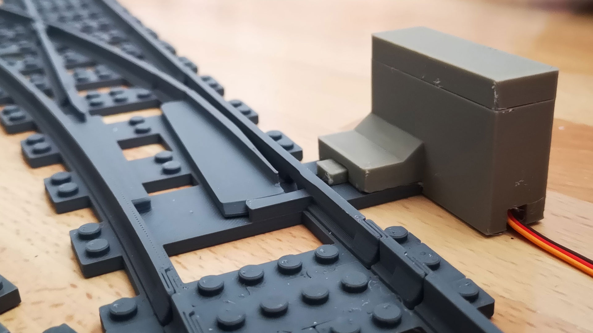 Lego/Trixbrix compatible switch/crossover servo housing