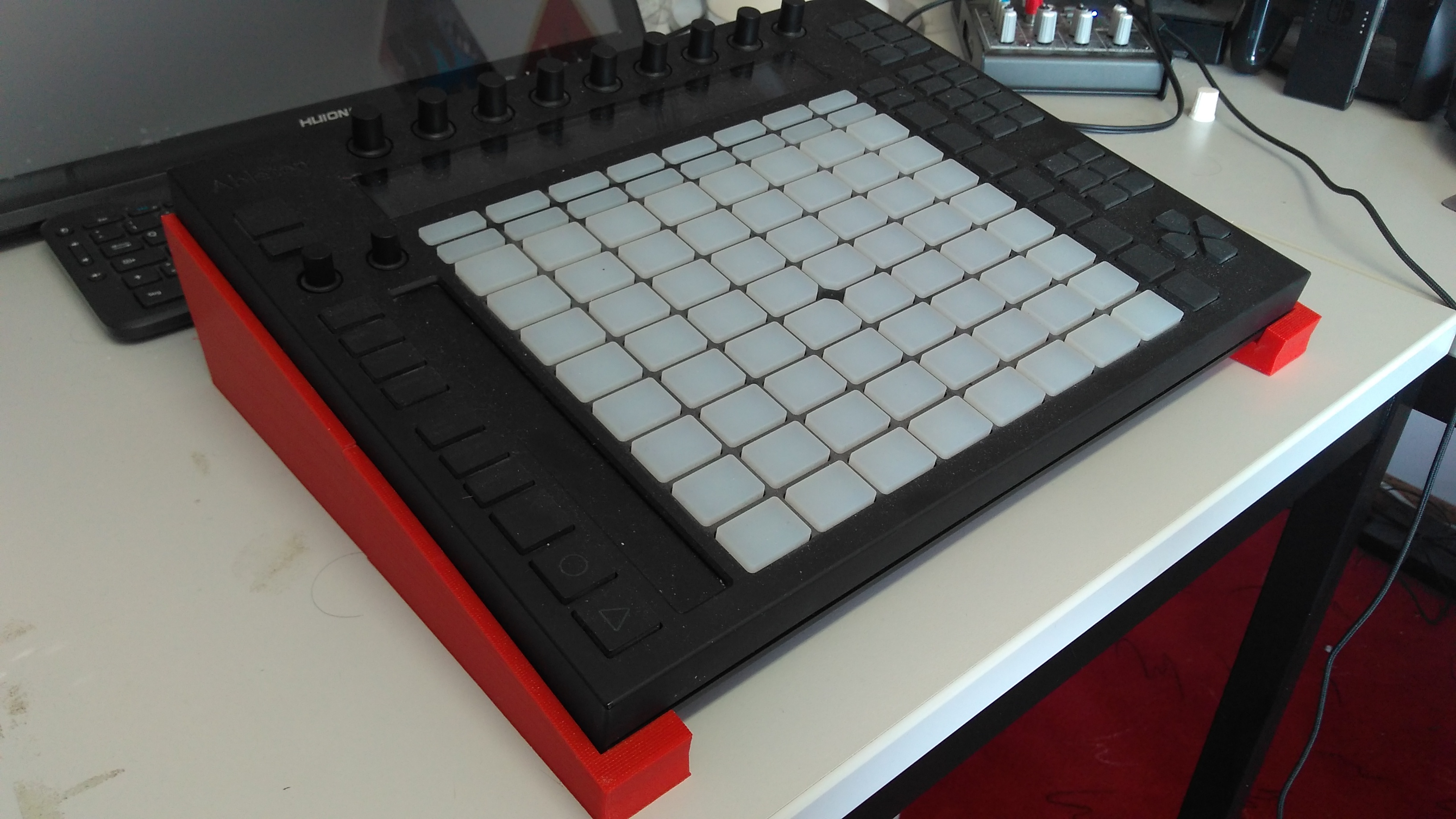 [OUTDATED] Simple Universal Midi Controller Stand