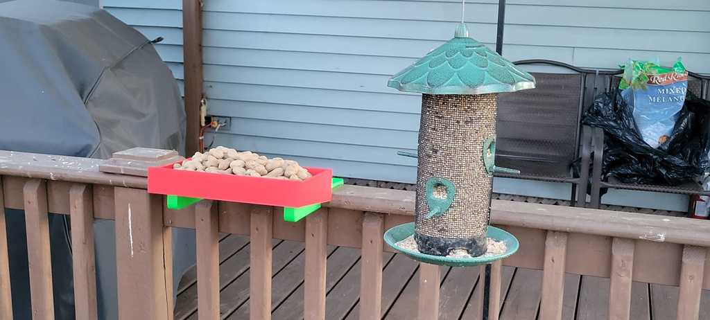 Bluejay bird feeder with brackets