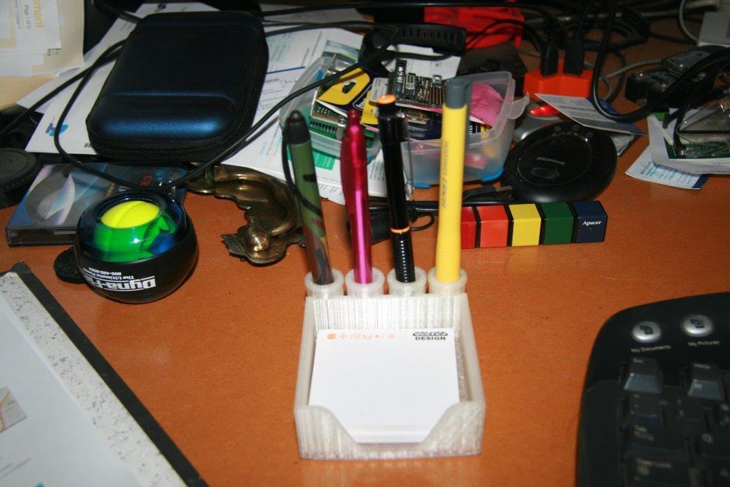 Post-it note holder