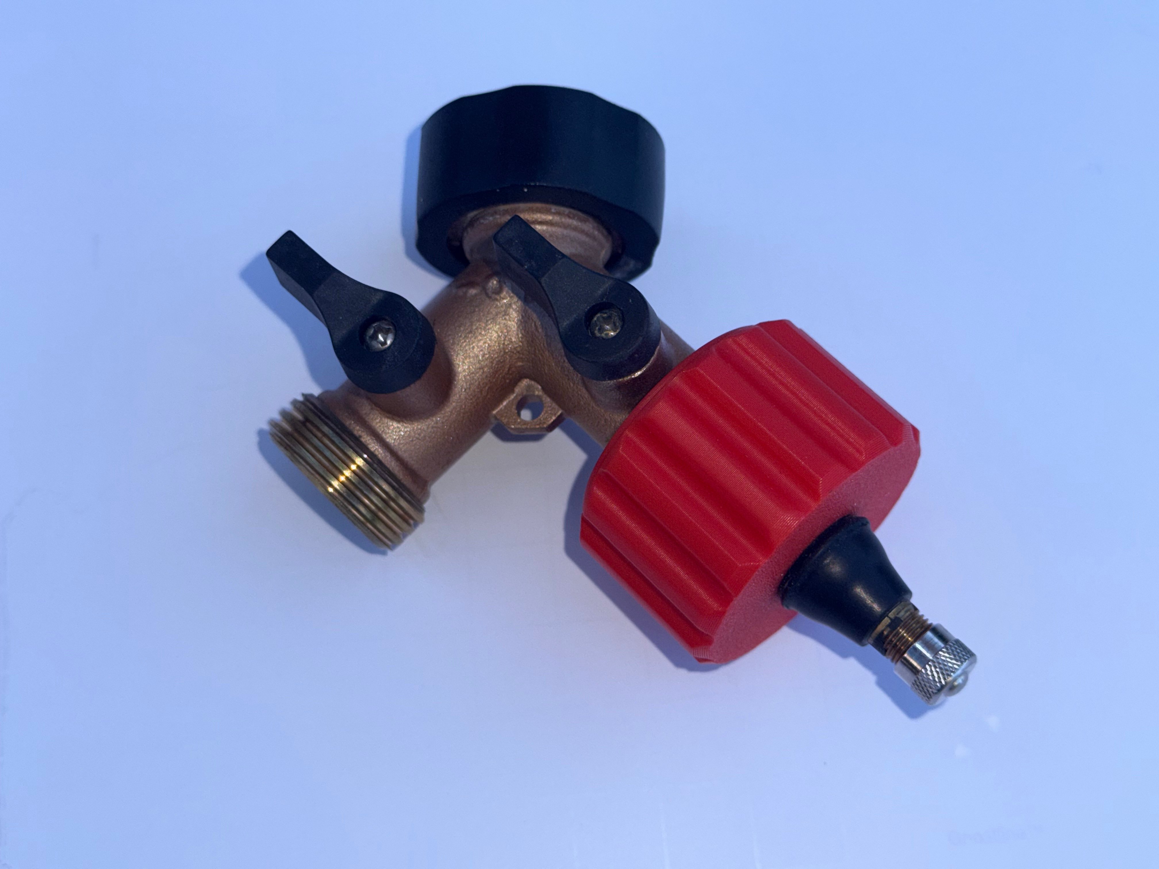 Water heater drain valve debris-clearing pressure port