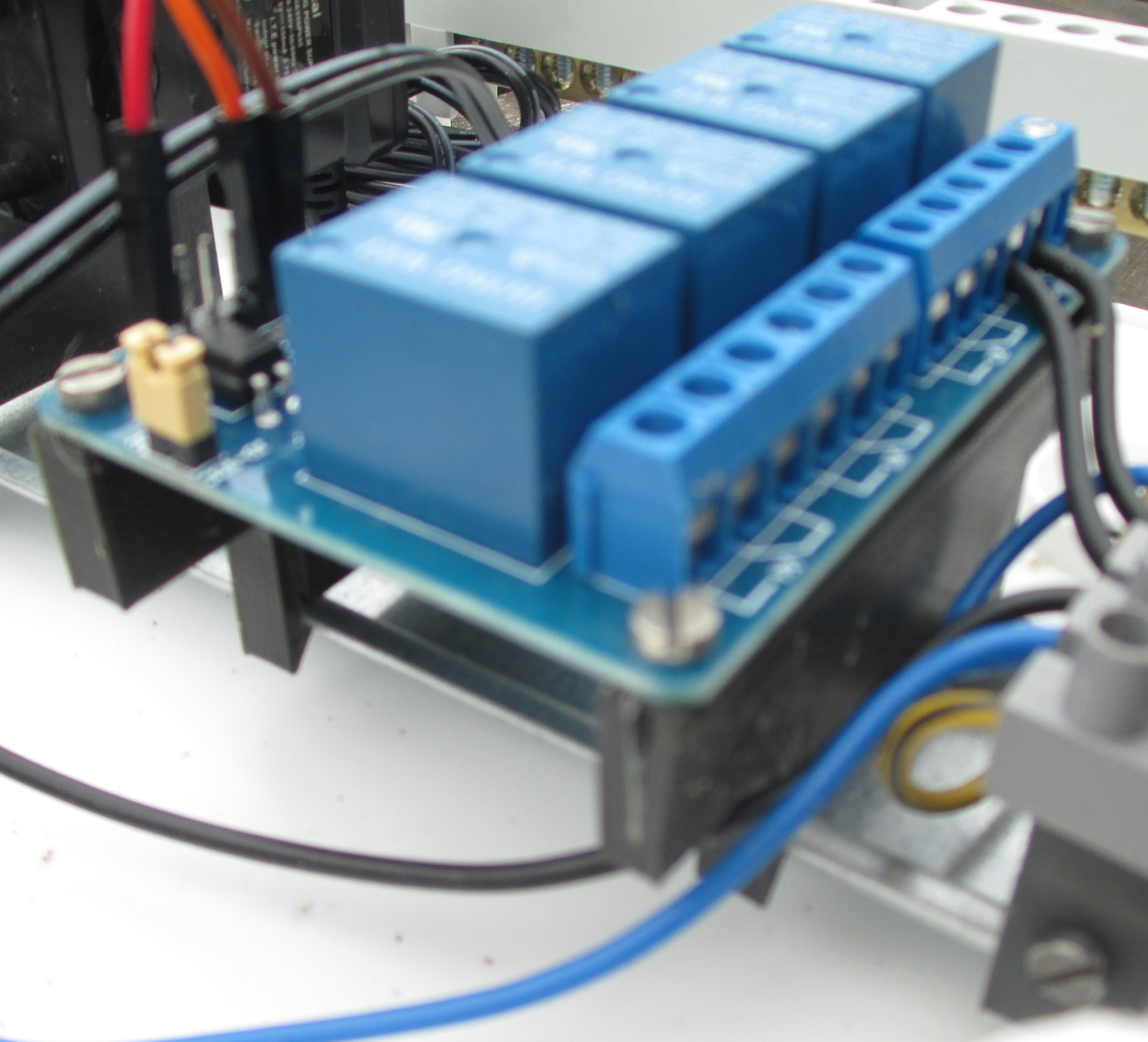Customizable and pre-generated PCB DIN-rail (IEC/EN 60715) mounts