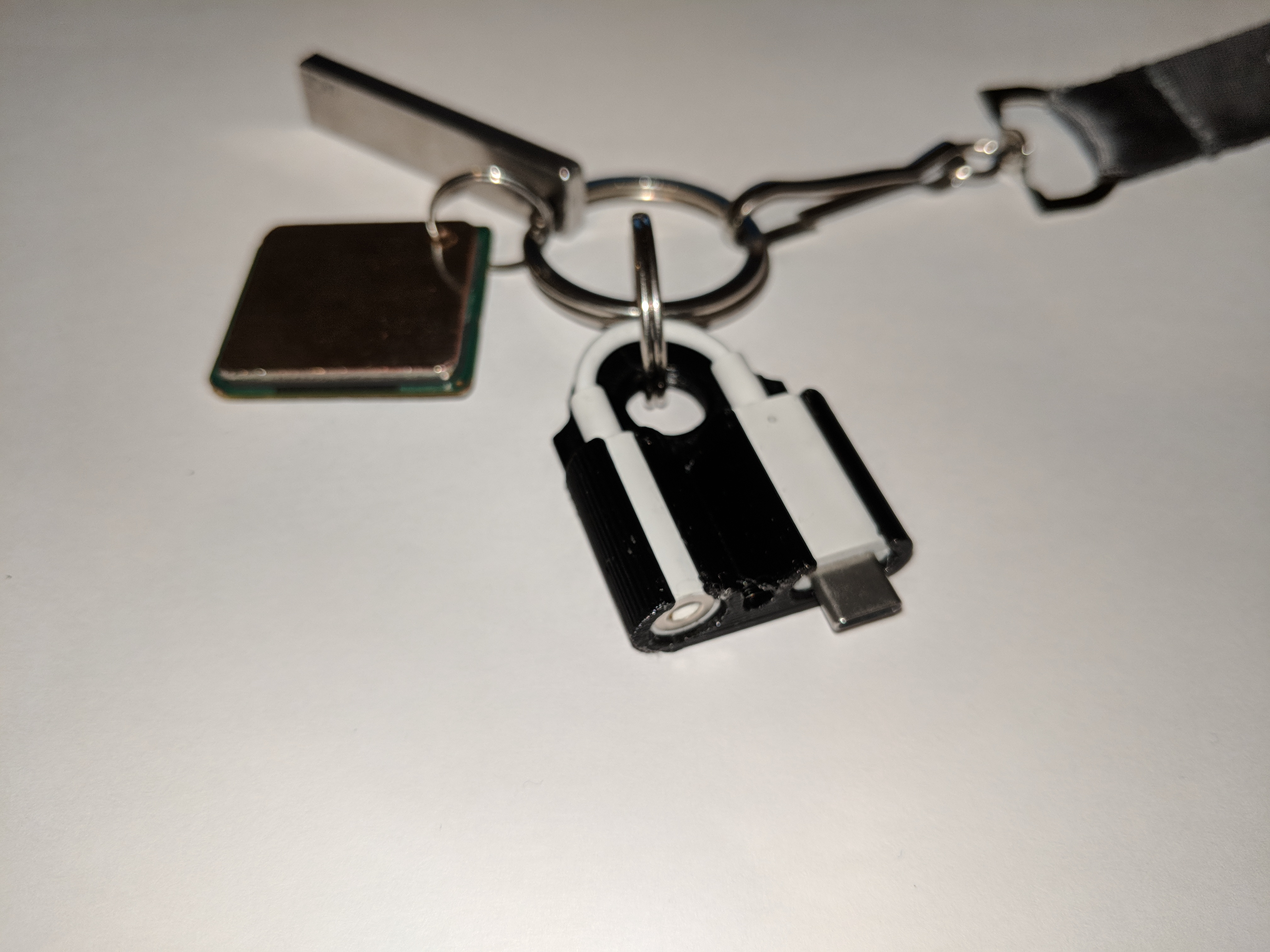 Google Pixel 2: Keyring Dongle Holder