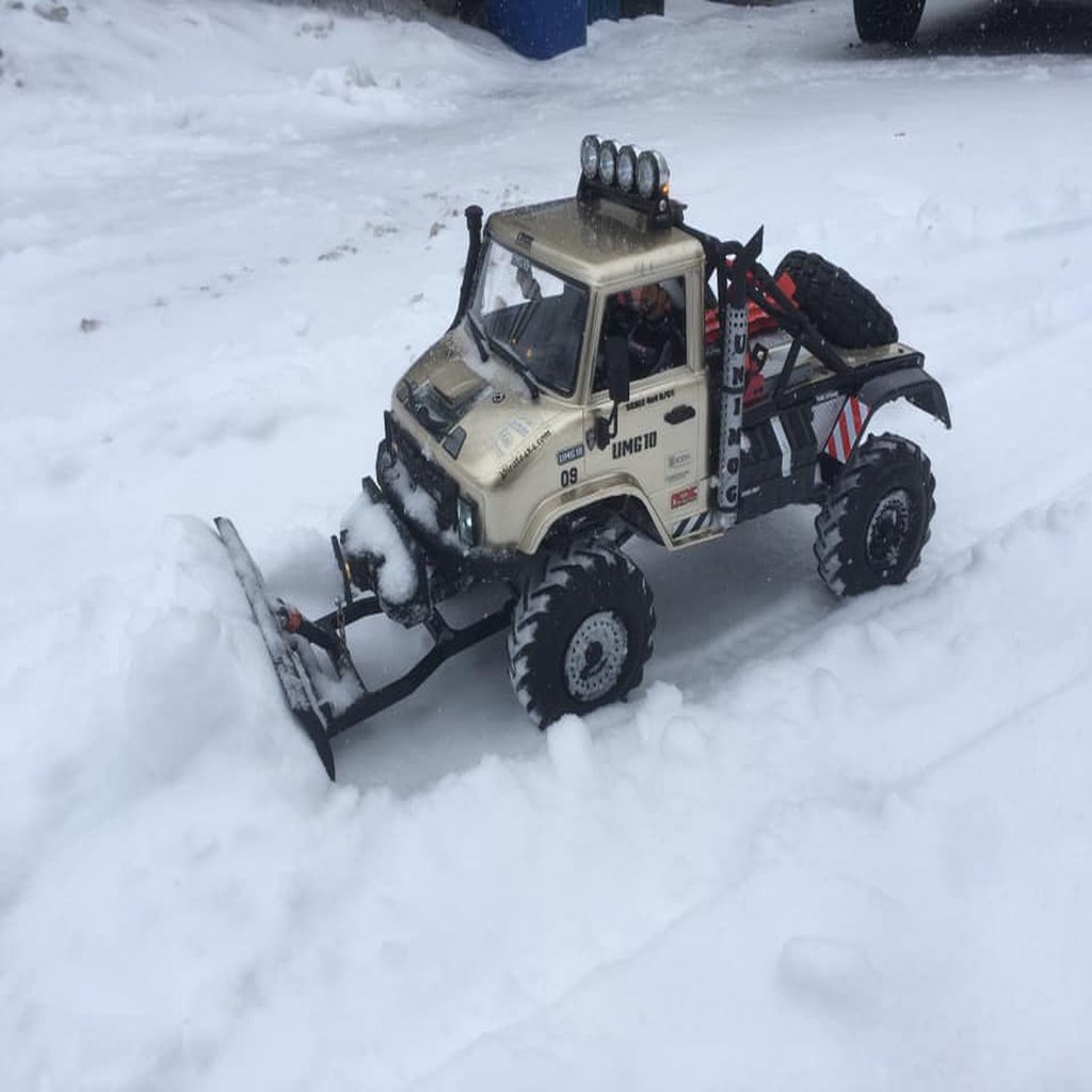 Axial Unimog SCX10.II Snow Plow
