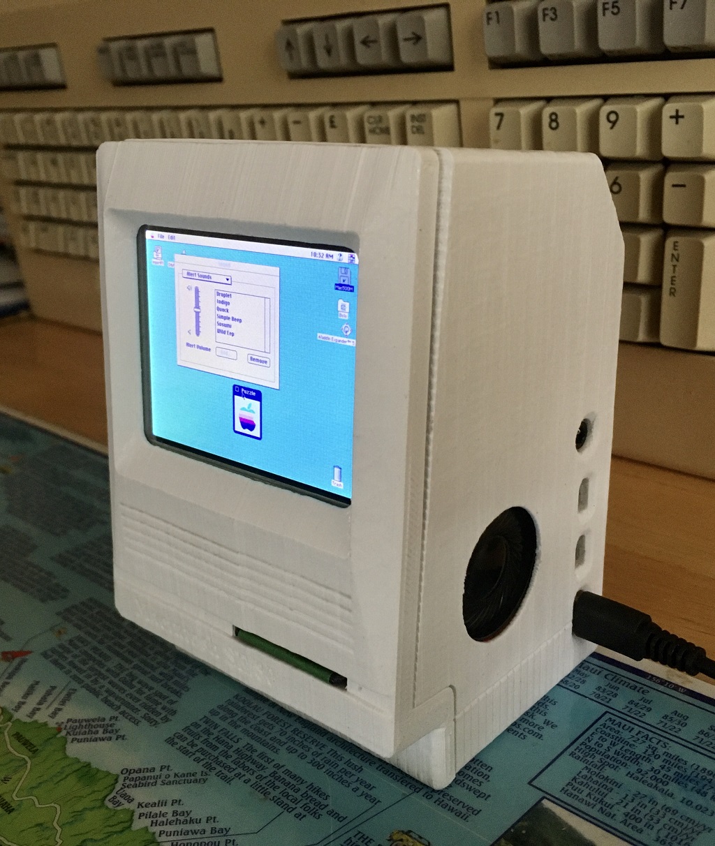 Housing for Raspberry Pi 4B resembling a tiny Mac SE/30
