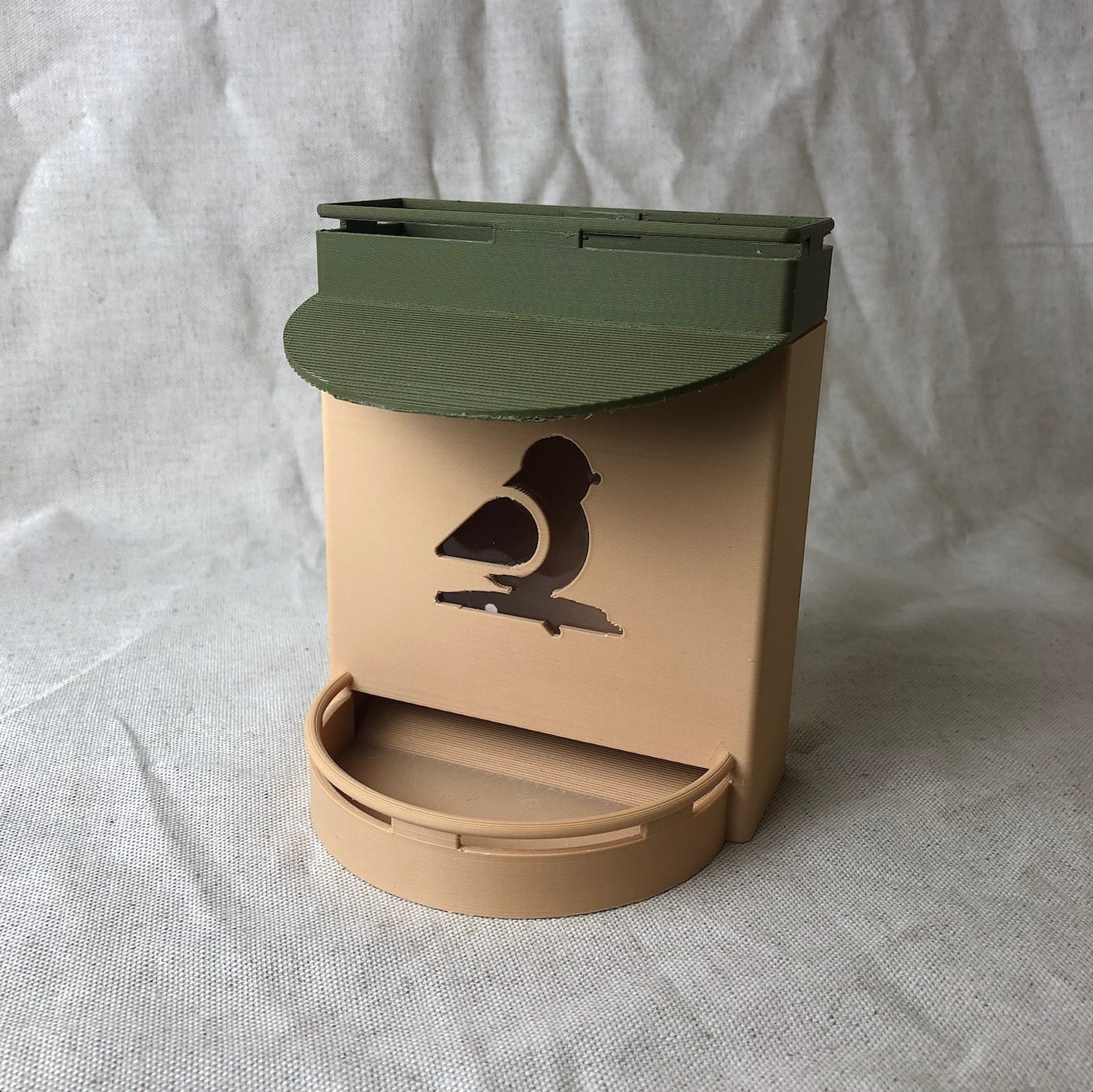 Bird feeder/waterer