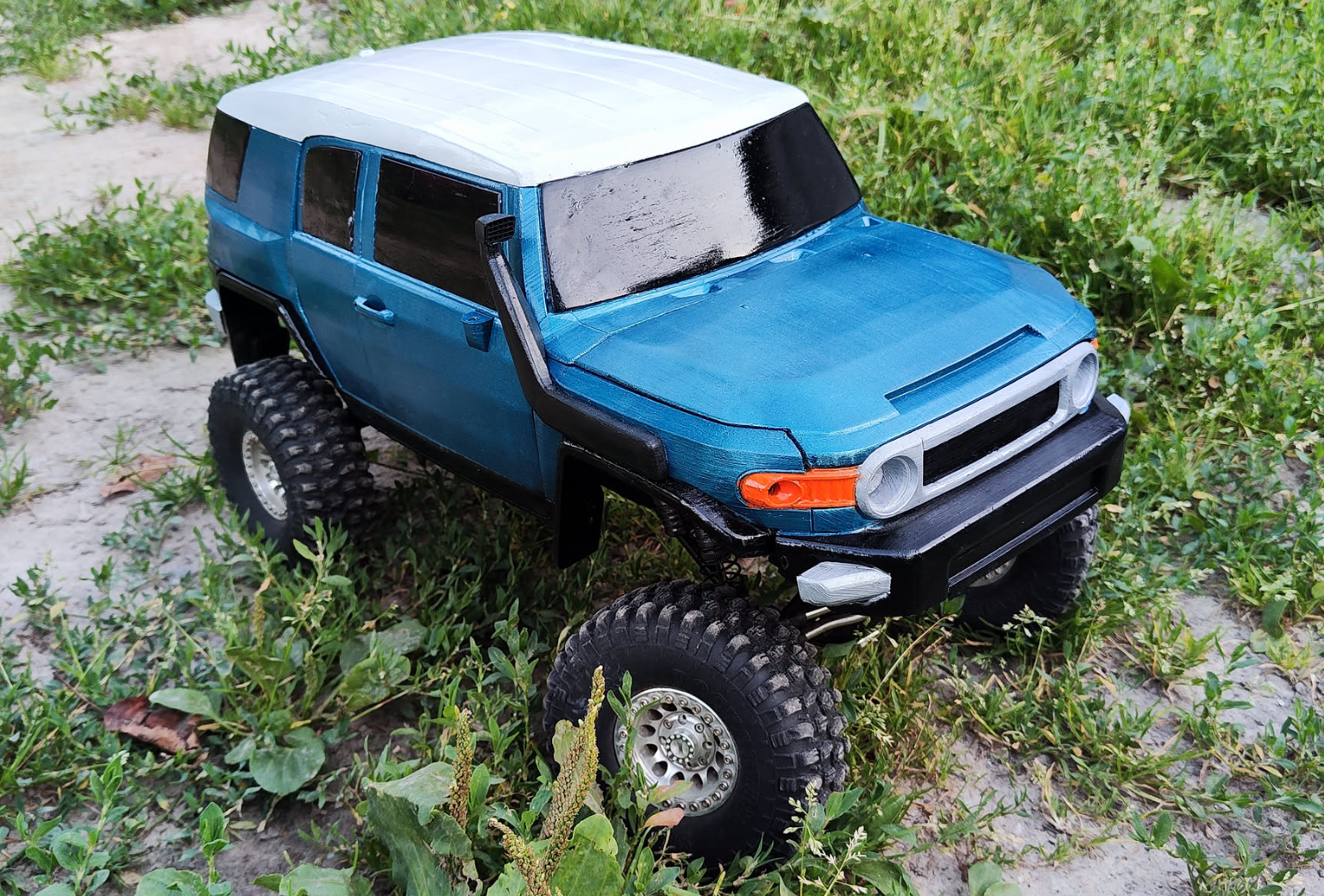 Toyota FJ Cruiser (RC car 1:10 body)