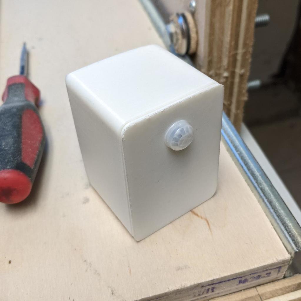 Outlet mounted PIR sensor for D1Mini