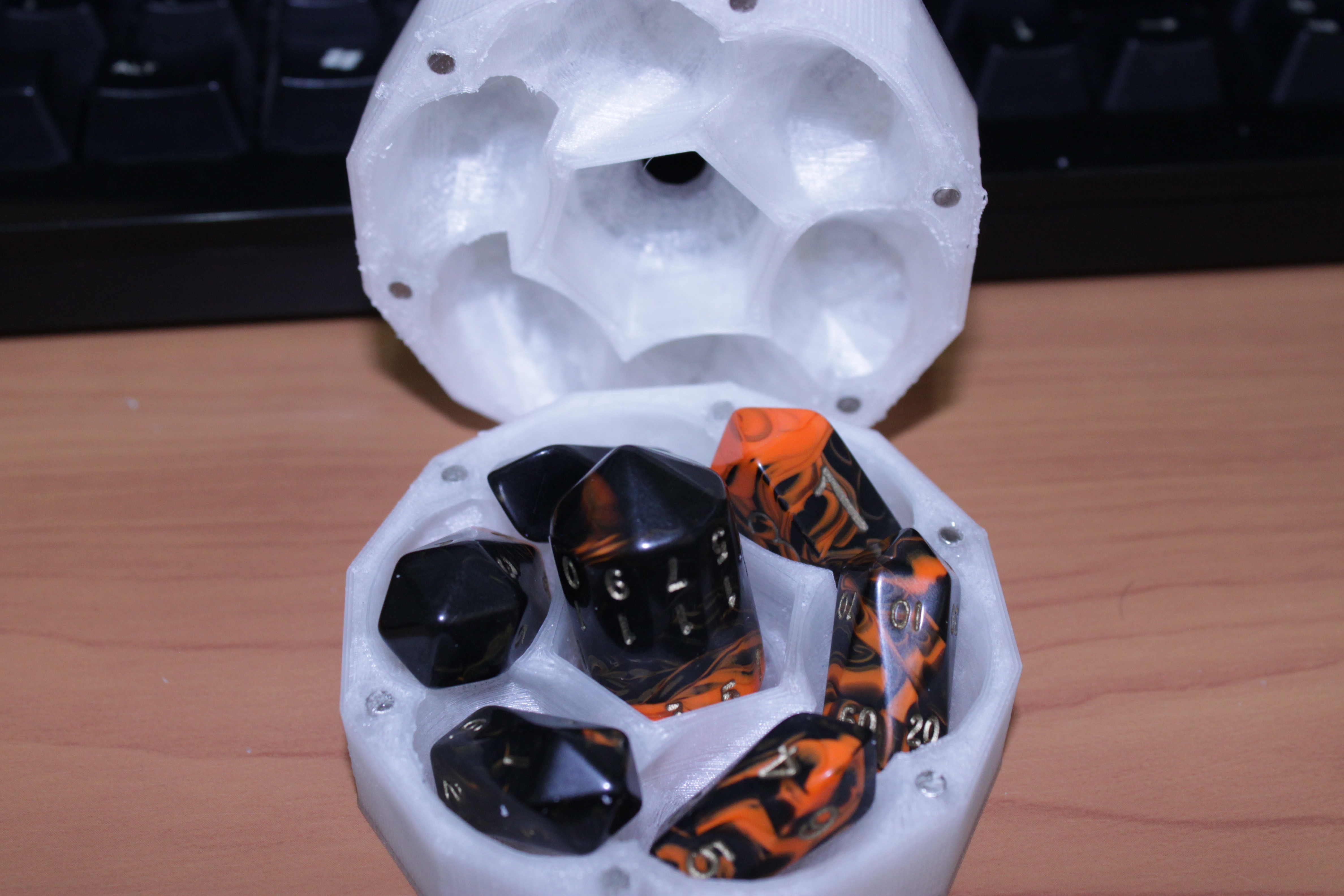 Pylon Container (Crystal/Barrel Dice Box)