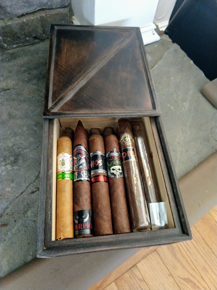 Humidor - "Cross Brace" 10 Cigar Humidor