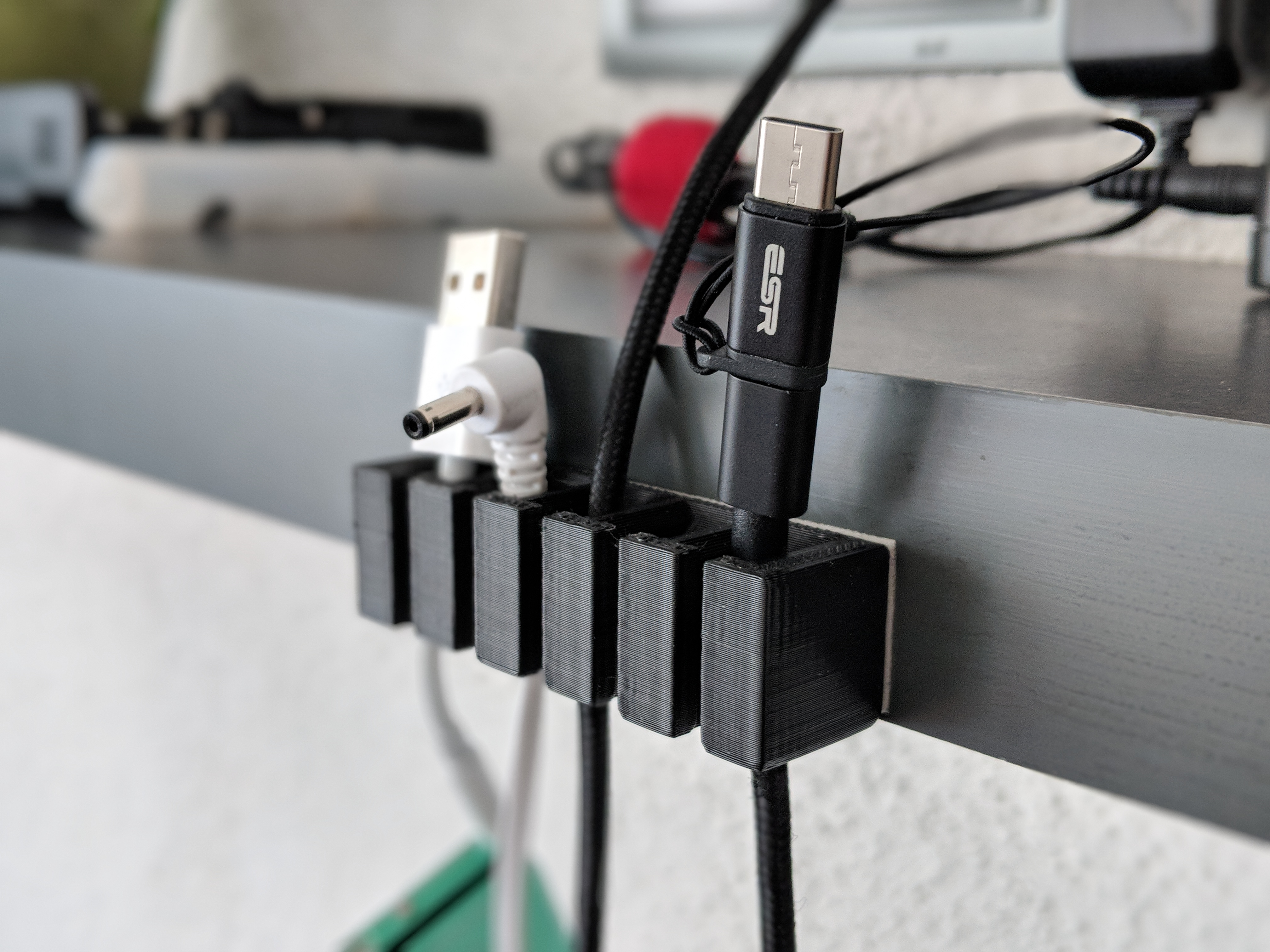 Cableholder / Cableorganizer / Kabelhalter