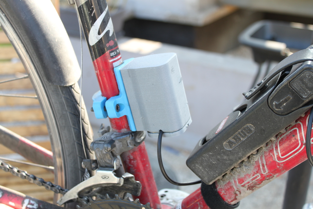 Bike light rugged, quick sliding battery holder