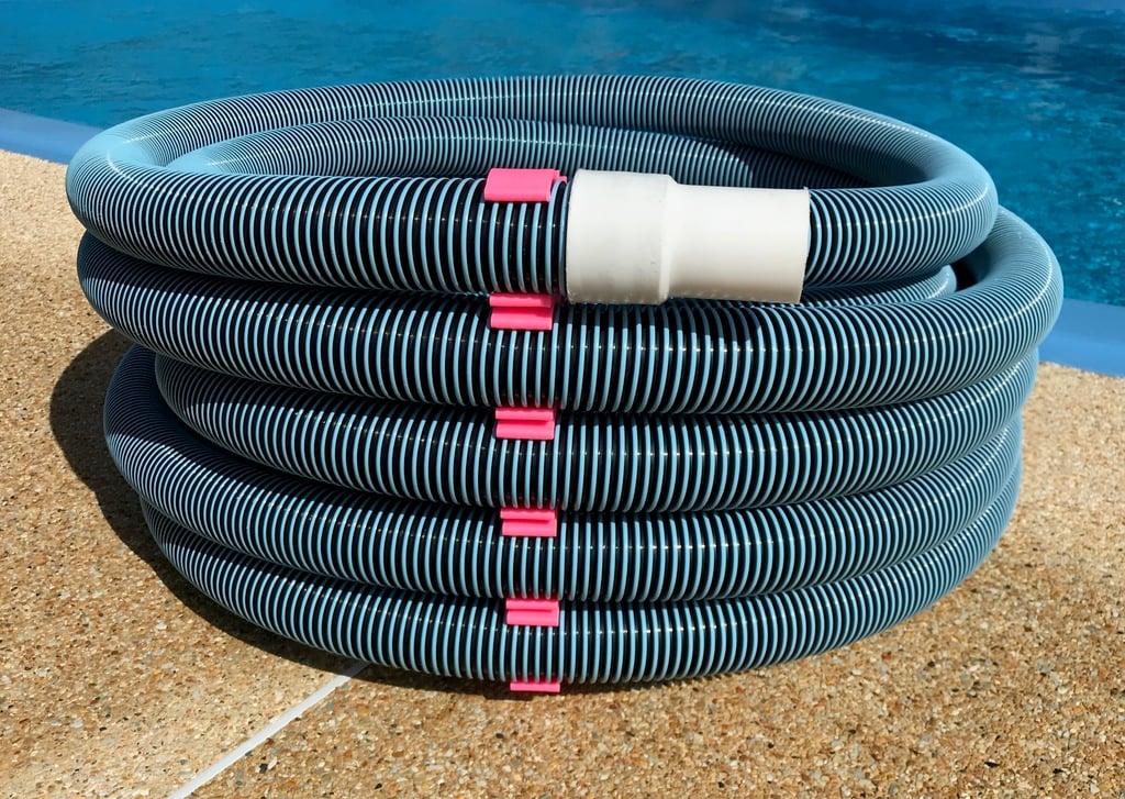 Serial clips for swimming pool vacuum hose