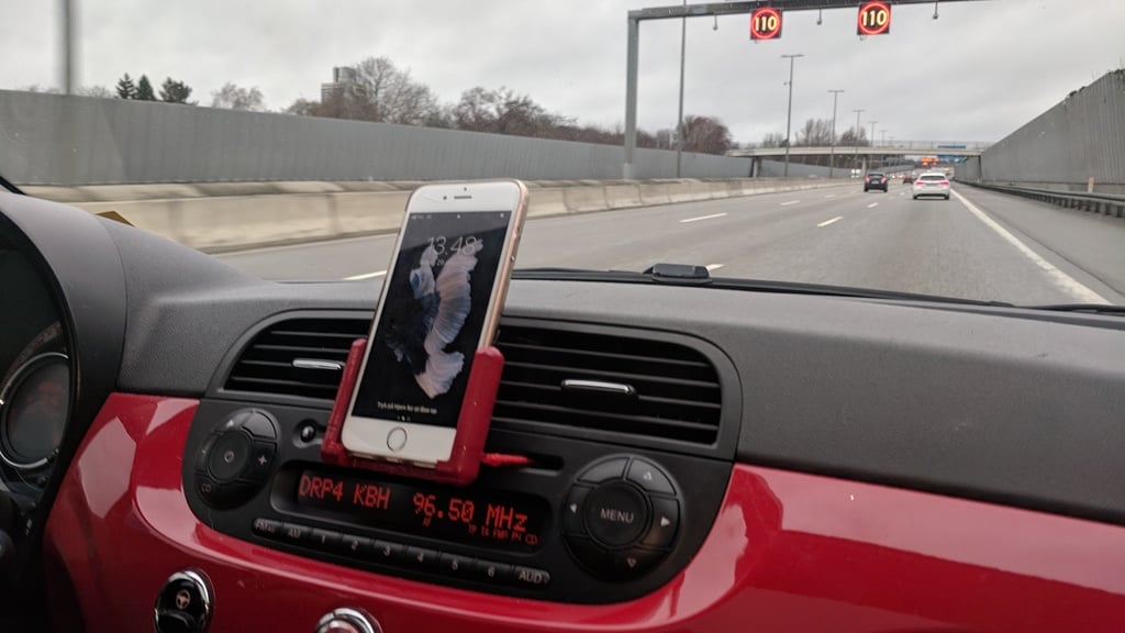 Car phone mount for Fiat 500